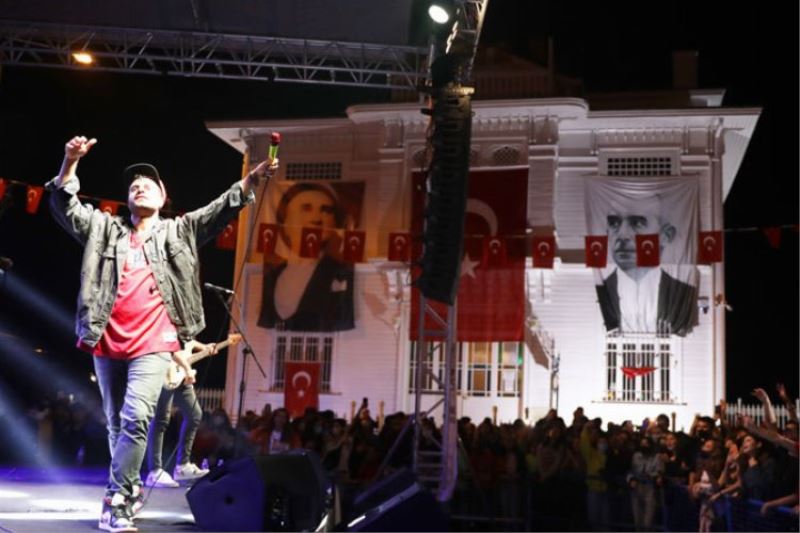 Ozbi, ilk halk konserini Bursa Mudanya