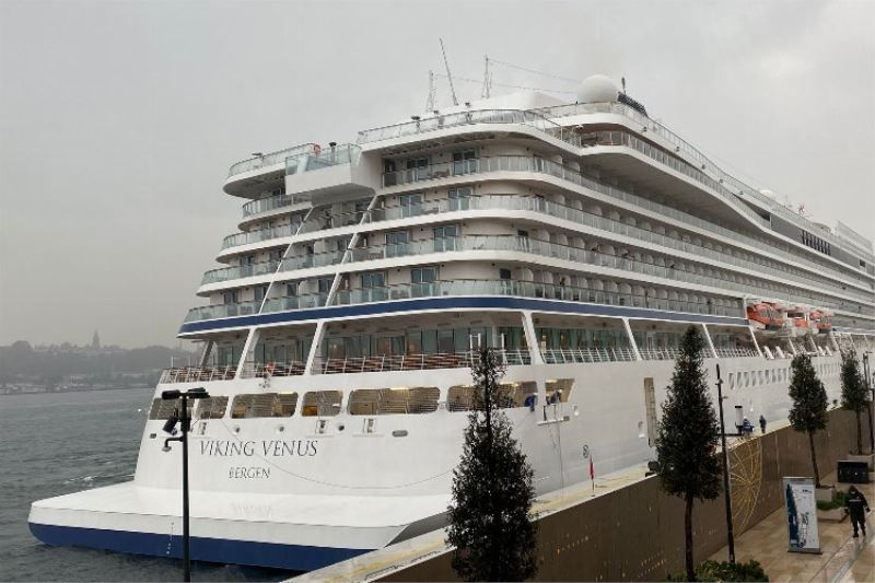 İstanbul yılın son turist gemisini karşıladı