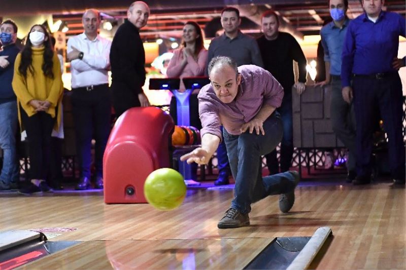Bursa Osmangazi personeli, iş stresini bowlingde attı