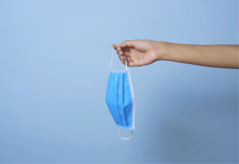 Ülkede kapalı alanda maske zorunluluğu kaldırıldı