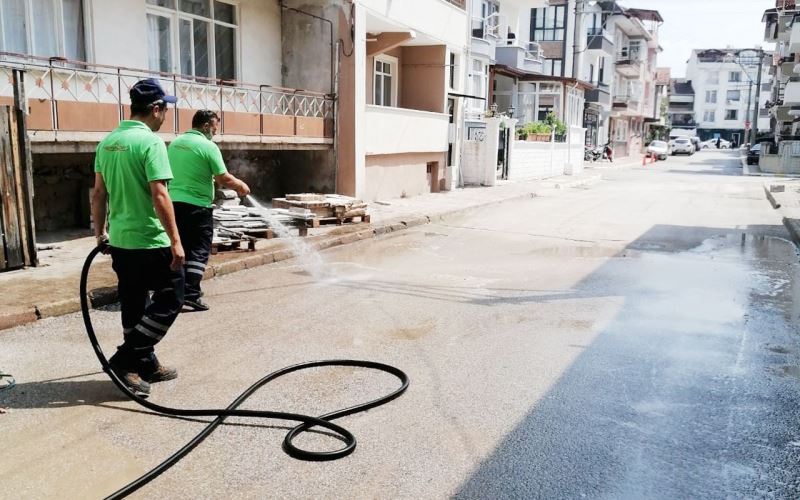 Kocaeli’de İzmit sokakları gece gündüz yıkanıyor