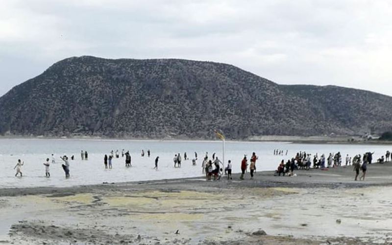 Salda’da sular 50 metre çekildi!