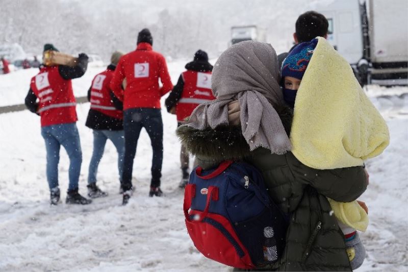 Kızılay kar mağdurlarının yanında