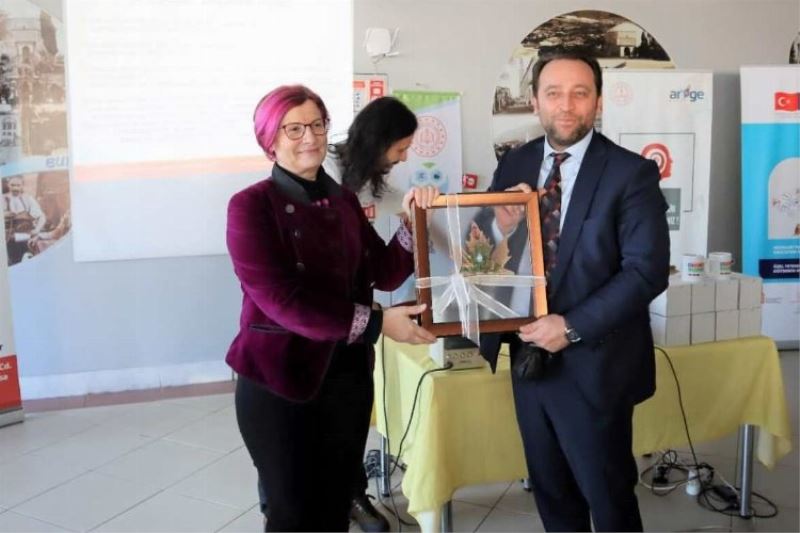 Prof. Mag. Christa Bauer