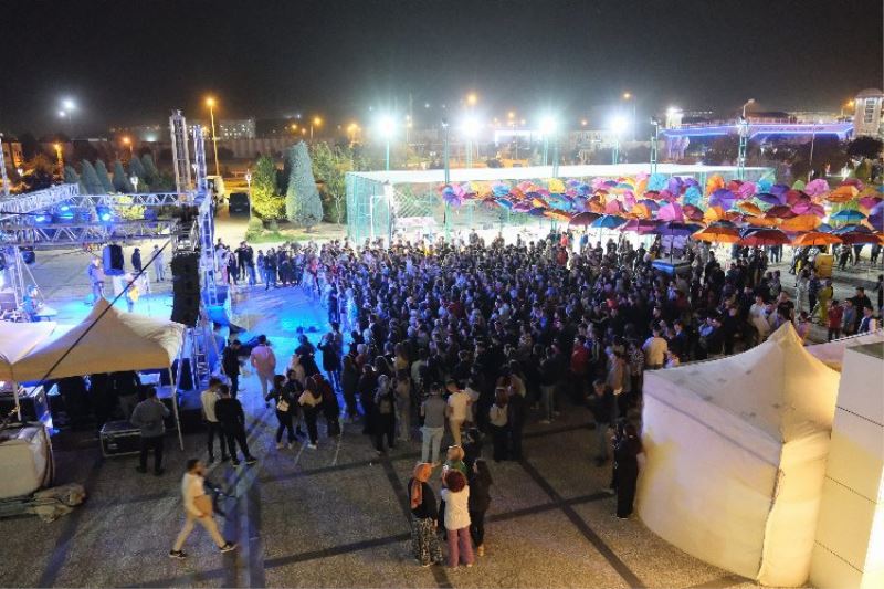 “Biz Bize Fest’22 gençleri coşturdu