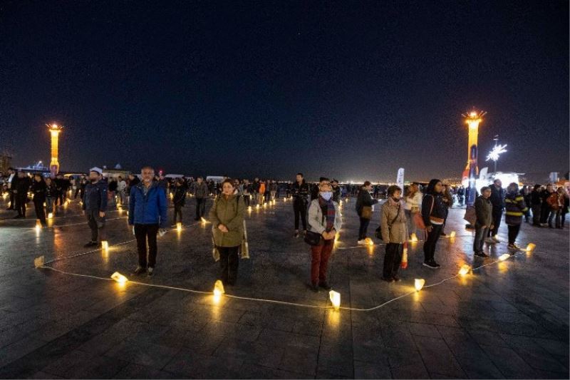 İzmir Ata’ya saygı nöbetinde