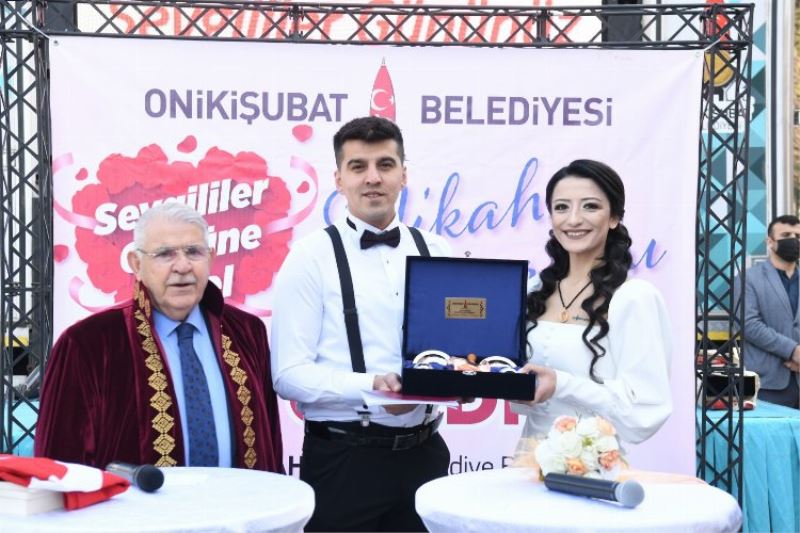 Başkan Mahçiçek’ten çiftlere 14 Şubat hediyesi 