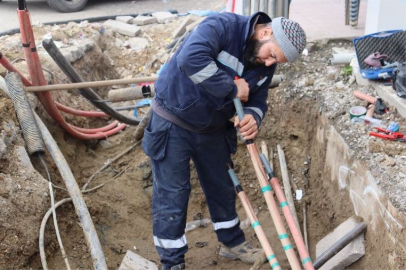 Kocaeli İzmit Belediyesi, Yeşilova’da  abone bağlantılarını yapıyor