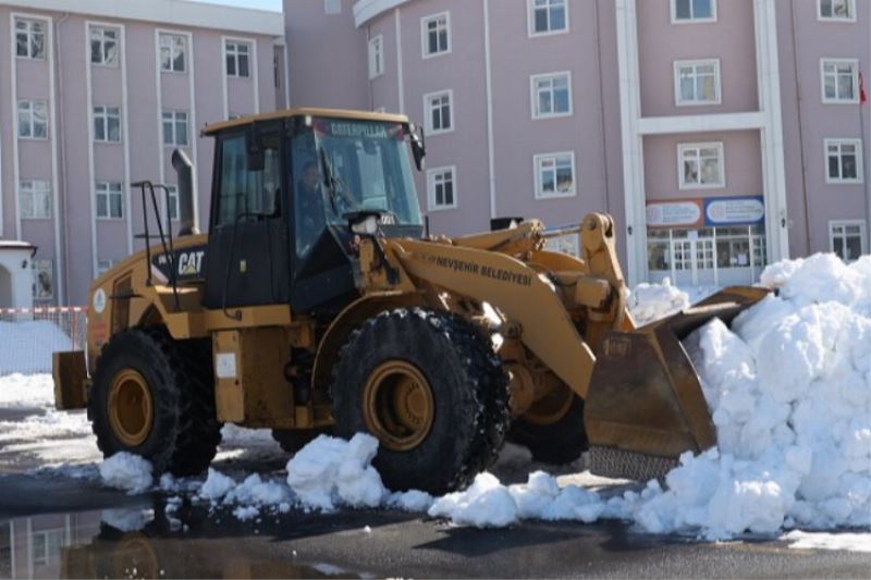 Nevşehir Belediyesi kar temizliğinde