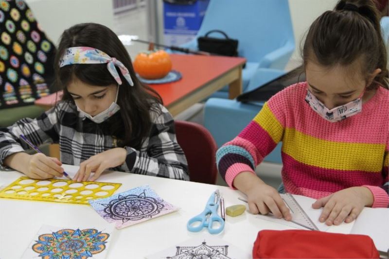 Kocaeli Gebzeli çocuklar mandala sanatı ile yeteneklerini keşfediyor