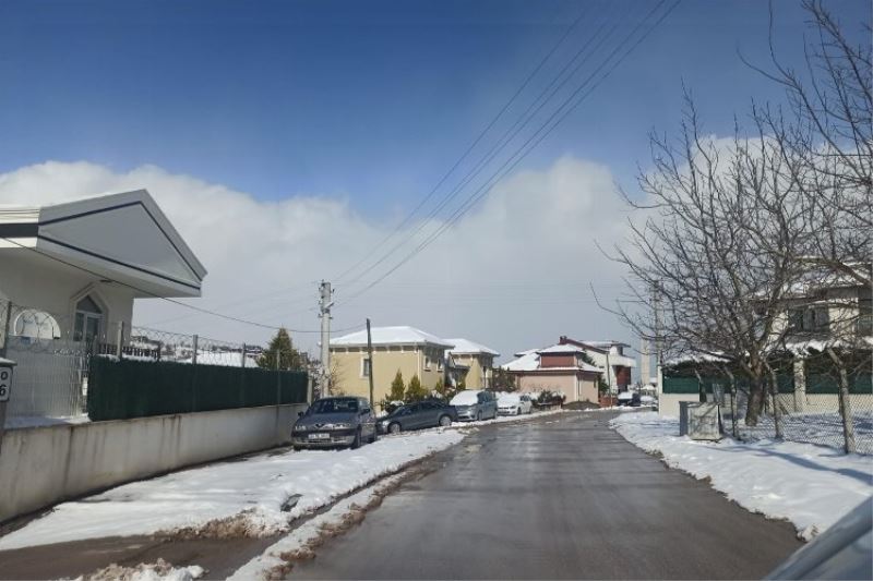 İzmit Belediyesinin kar timi kapalı cadde ve sokak bırakmadı