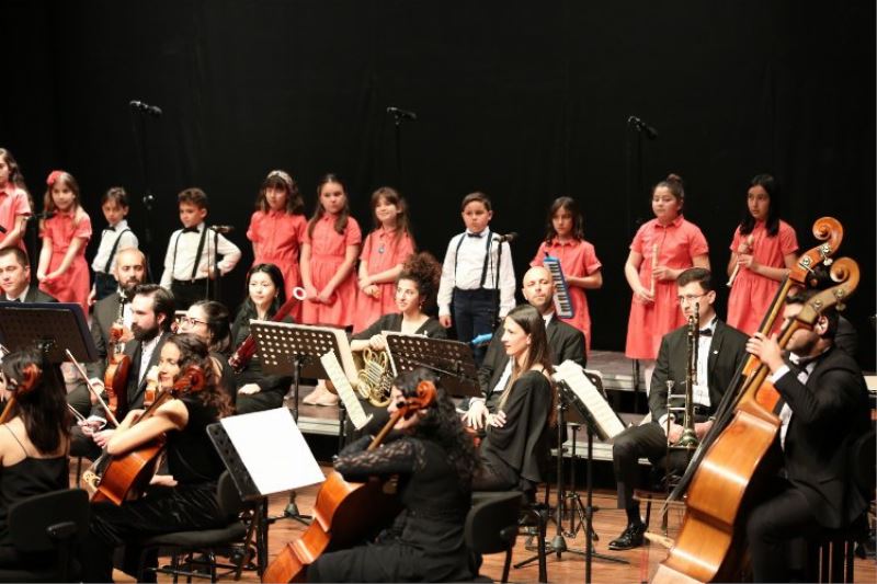 Muğla Büyükşehir Çocuk Korosu ilk konserini verdi