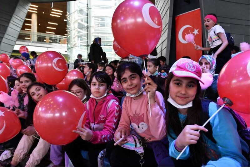 Bursa Osmangazi Fetih Müzesi çocuklarla şenlendi