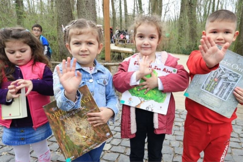 Anne ve çocuklar Ormanya’da