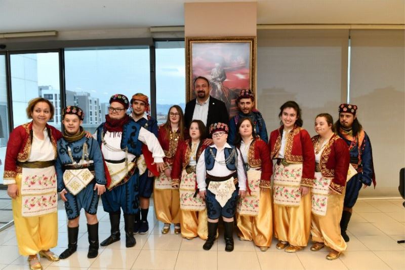 İzmir Çiğli’nin özel çocukları eğlendi