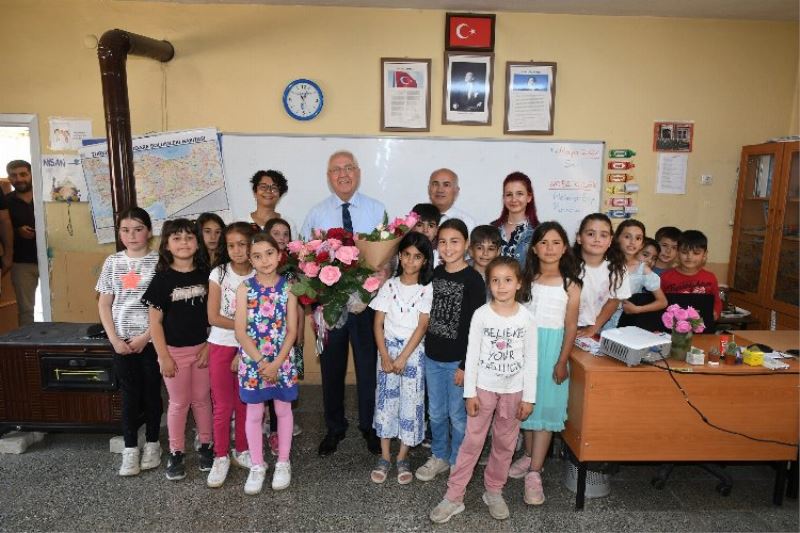 Gönüllü öğrencilerden İzmir Kavacık