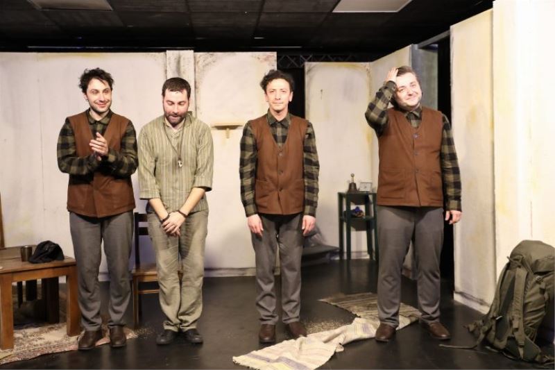 Kocaeli İzmit Belediye Tiyatrosu ilk oyunuyla  uluslararası tiyatro ödülü kazandı