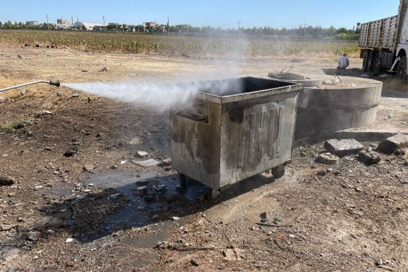 Çöp konteynerleri hastalık riskine karşı bakımdan geçiriliyor