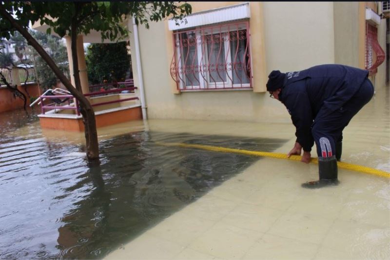 Sel mağduru Antalya