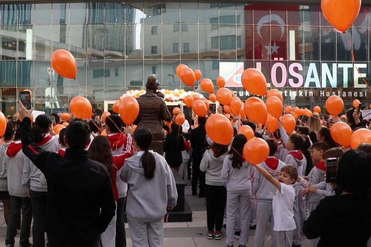 Lösemililere umut desteği... Turuncu balonlar gökyüzüne salındı