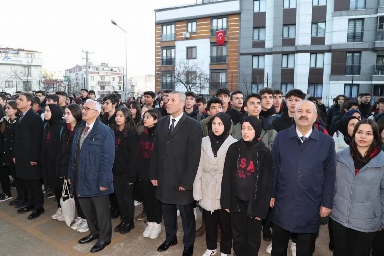 Kaymakam Özyiğit ve Başkan Büyükgöz bayrak töreninde