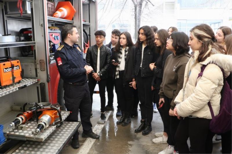 Manisa Lisesi öğrencilerinden Büyükşehir İtfaiyesi