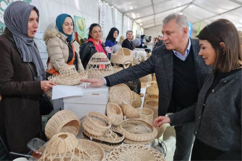 Sakaryalı kadınlardan depremzedeler yararına kermes