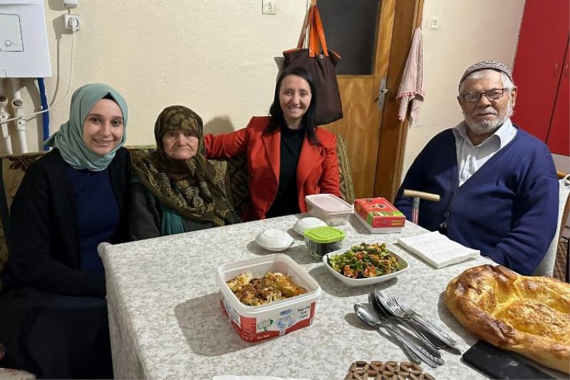 Başkan Tekin iftar sofralarına konuk oluyor