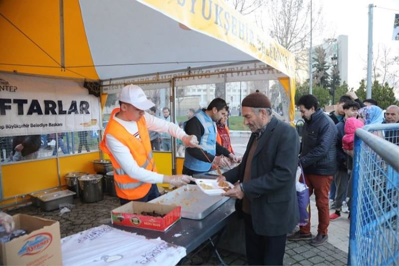 Gaziantep iftarda 15 bin kişiyi ağırlıyor