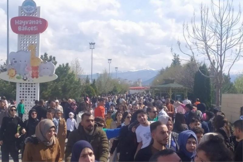 Kayseri Hayvanat Bahçesi bayram yaptı