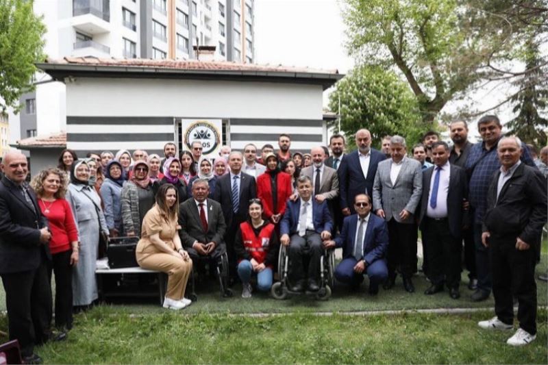 Ahmet Çolakbayrakdar gönüllere dokundu