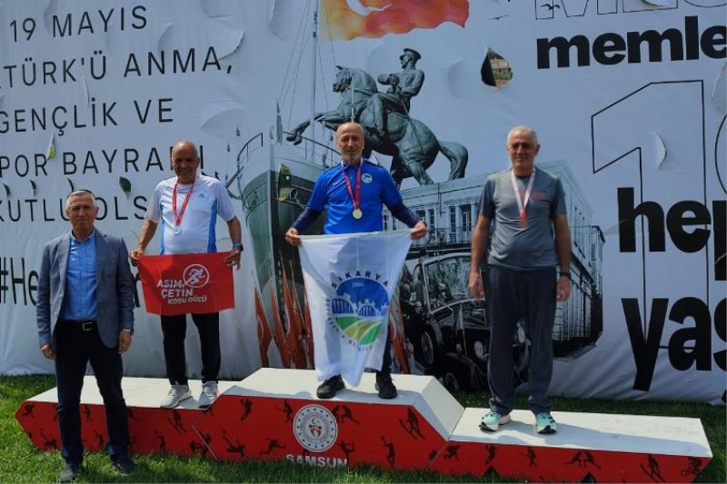 Sakaryalı sporcular yarı maratonda kürsüye çıktı