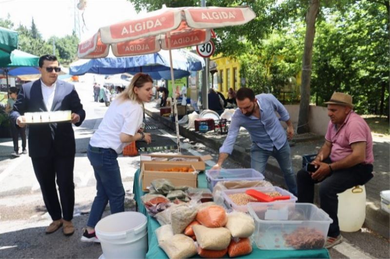 İzmit Belediyesi yöneticileri pazar esnafı ile buluştu