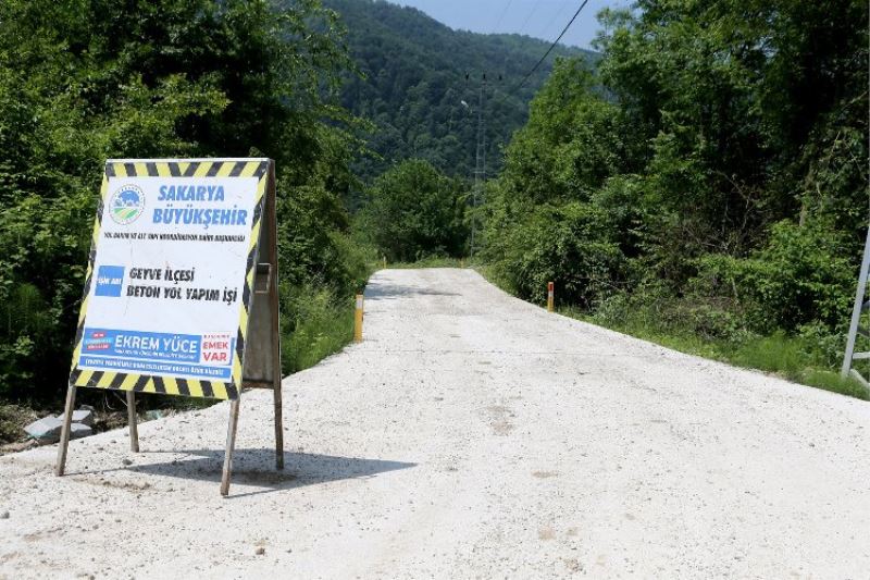 Geyve’nin kırsalına 14 kilometre yeni beton yol