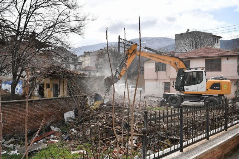 Bursa Osmangazi kaçak ve metruklardan temizleniyor