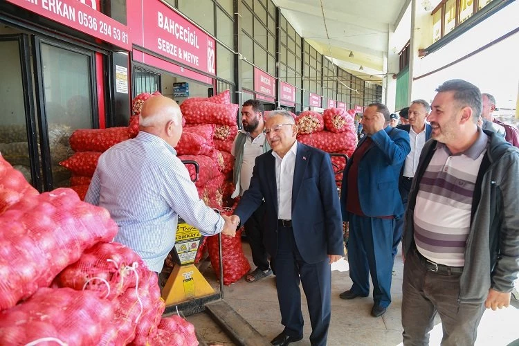 Kayseri esnafına Büyükkılıç