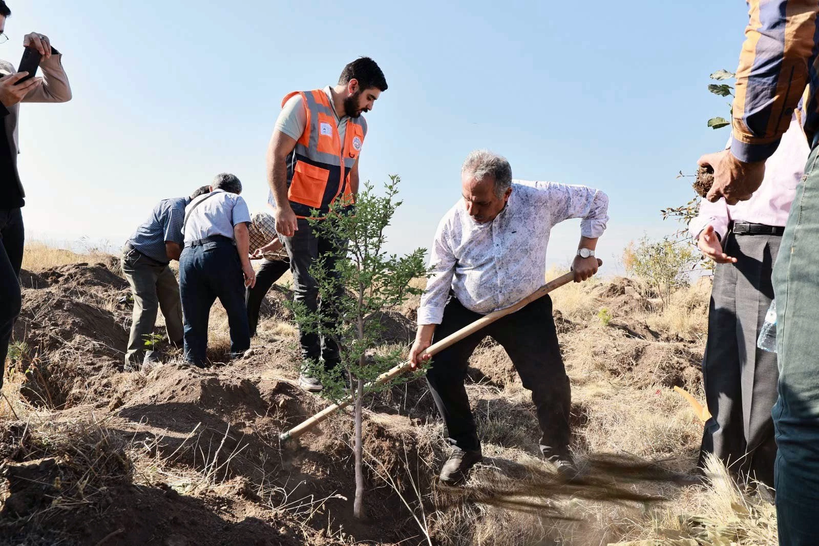 “Diktiginiz fidanlar dünyaya iyilik olarak yansıyacak”