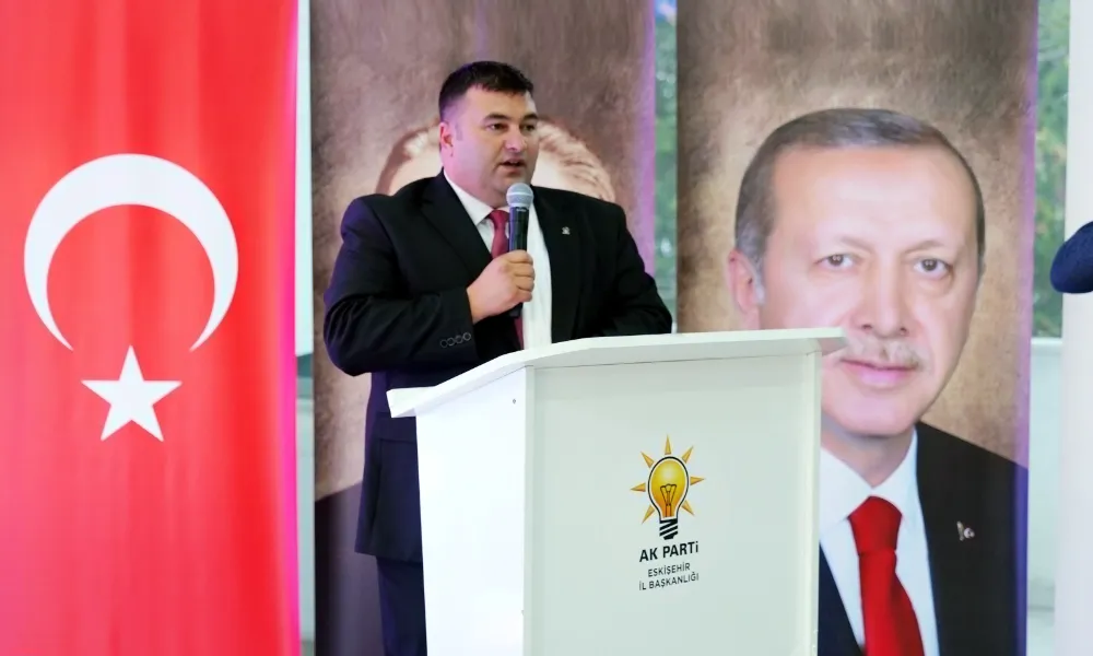 İnönü’de Gökhan Aydın yeniden AK Parti ilçe başkanı seçildi