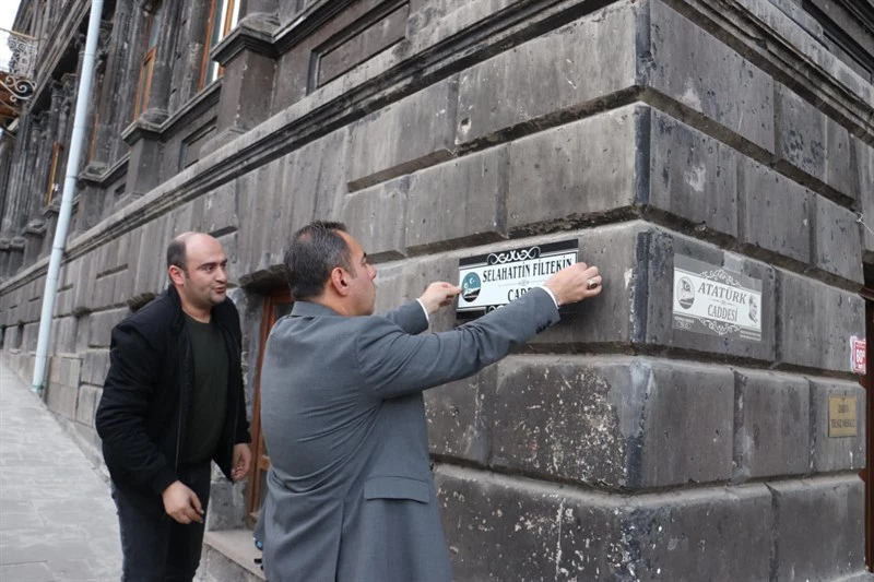 Kars Belediyesinin bulunduğu Karadağ Caddesi, Selahattin Filtekin Caddesi olarak değiştirildi