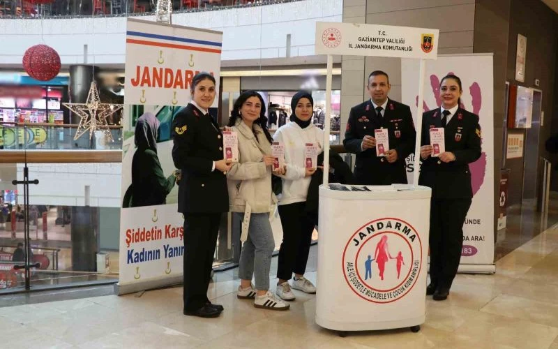 Gaziantep’te Jandarma Ekiplerince Kadına Yönelik Şiddetle Mücadelenin Anlatıldığı Stant Açıldı