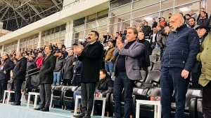 Eş Başkan Hatun, maçı stadyumda izleyerek Amedspor’u tebrik etti