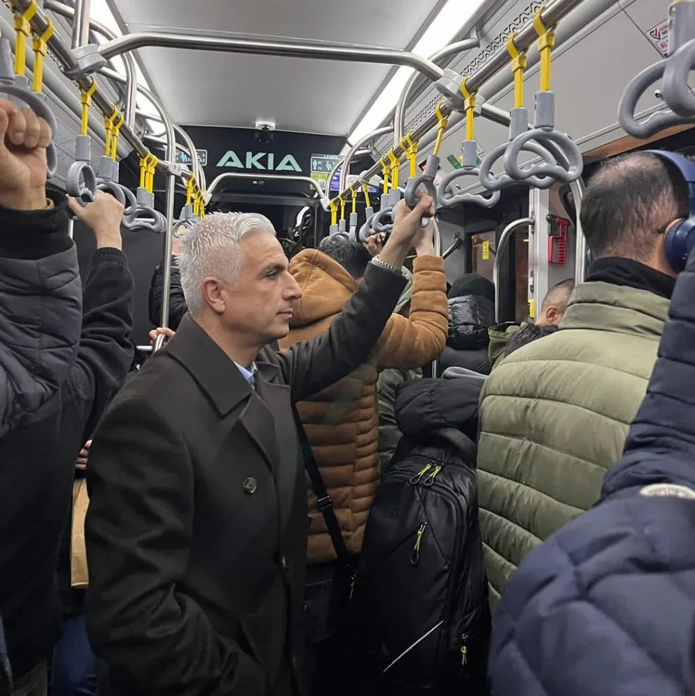 İETT Genel Müdürü İrfan Demet Metrobüs ve Metro Yolculuğunda