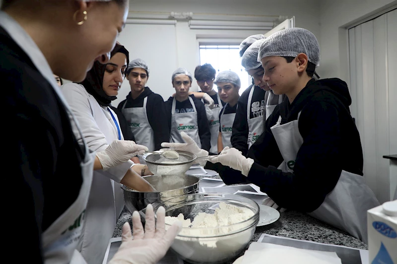 Gastronomide ilk adımı SAMEK Mutfak Atölyesi’nde attılar