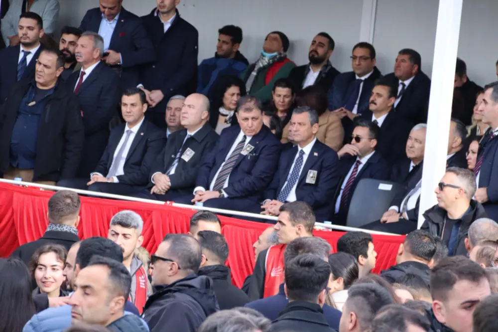 CHP LİDERİ ÖZGÜR ÖZEL, DEVRİM ŞEHİDİ KUBİLAY’I MENEMEN’DE ANDI