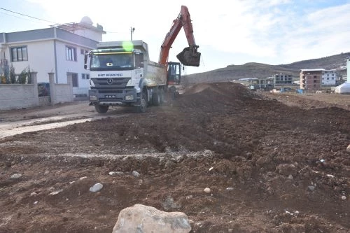 Siirt Belediyesi Fen İşleri Müdürlüğü Çalışmalarına Devam Ediyor