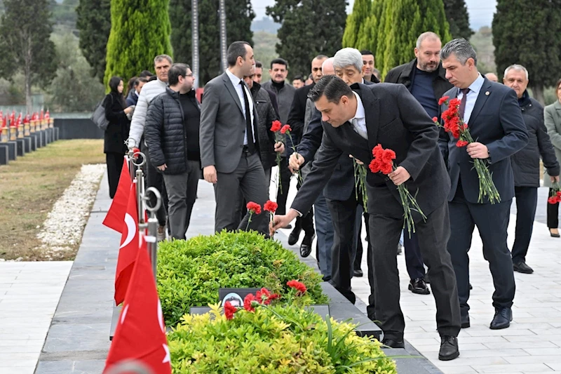 Başkan Zeyrek, Dünya Madenciler Günü’nde Soma’daydı