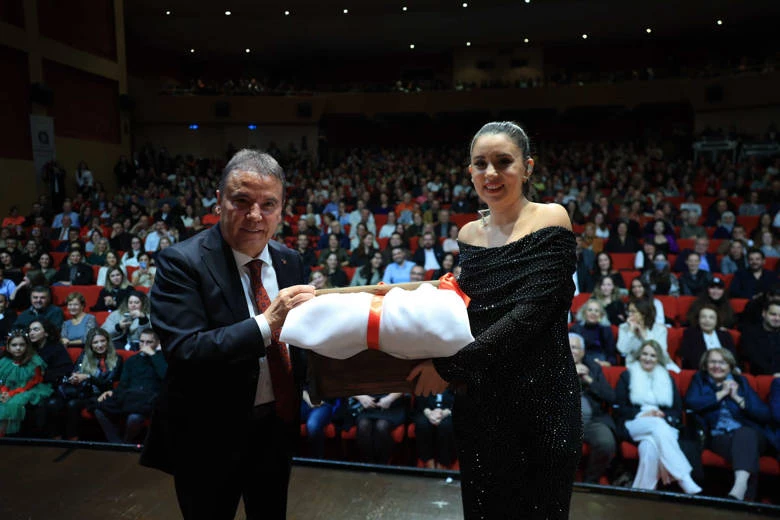 24. Antalya Piyano Festivali Karsu’nun büyüleyici performansıyla başladı