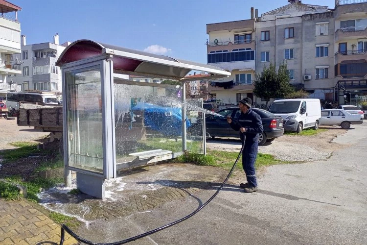 Ayvalık Belediyesi temizlik işleri çalışmalarını sürdürüyor