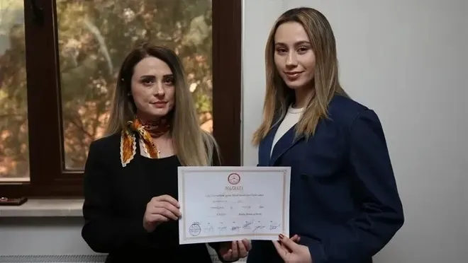 Seçimin en genç bağımsız belediye başkanı Zeynep Çelik, mazbatasını aldı