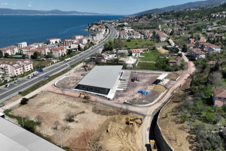 Kocaeli Karamürsel terminal binasında çatı imalatı tamam